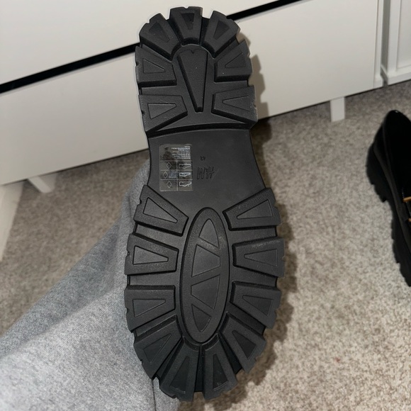 Black platform loafers with gold detail - Picture 3 of 4